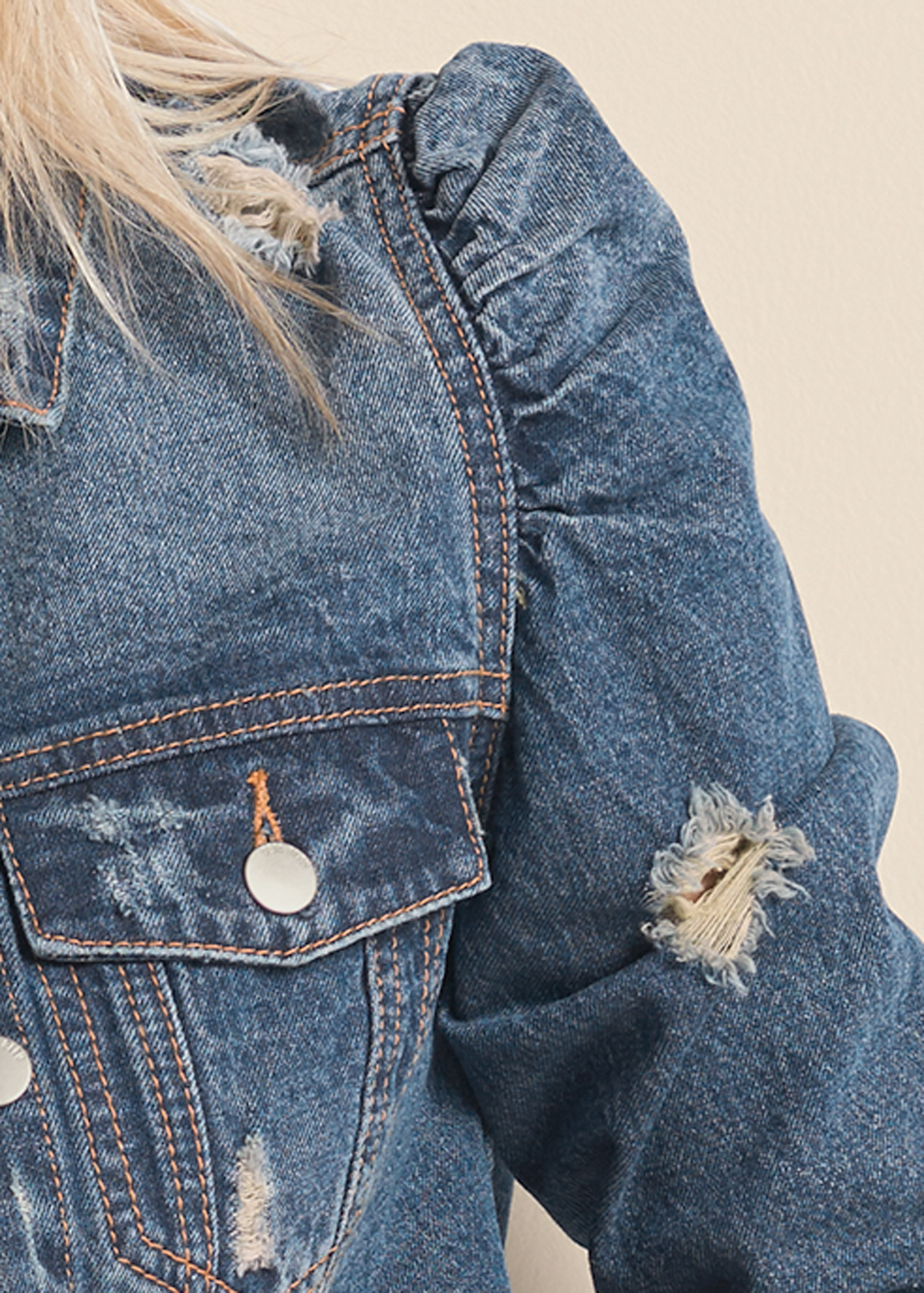 CROPPED PUFF SLEEVE DENIM JACKET in Medium Wash | VENUS