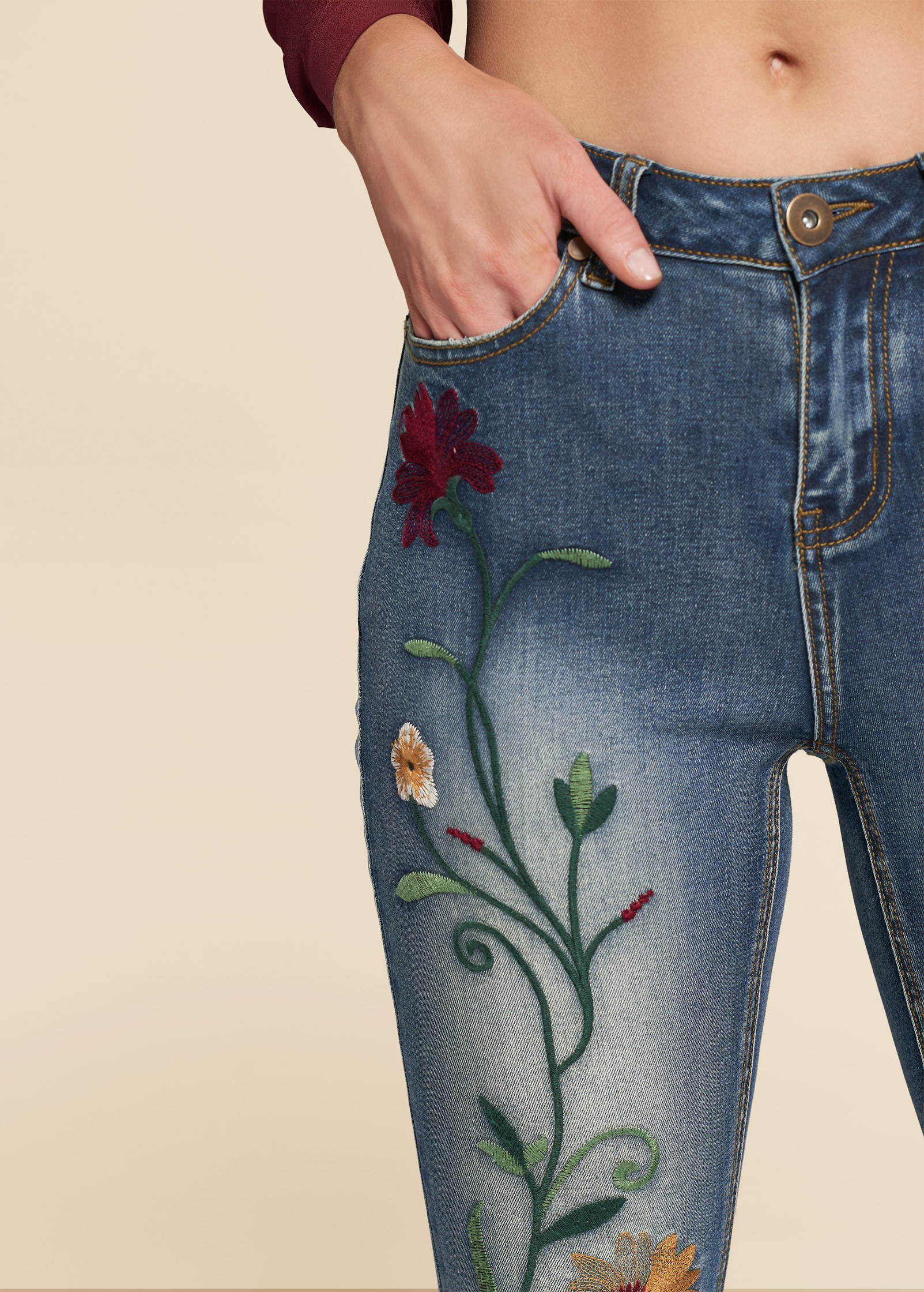 FLORAL EMBROIDERED SKINNY JEANS