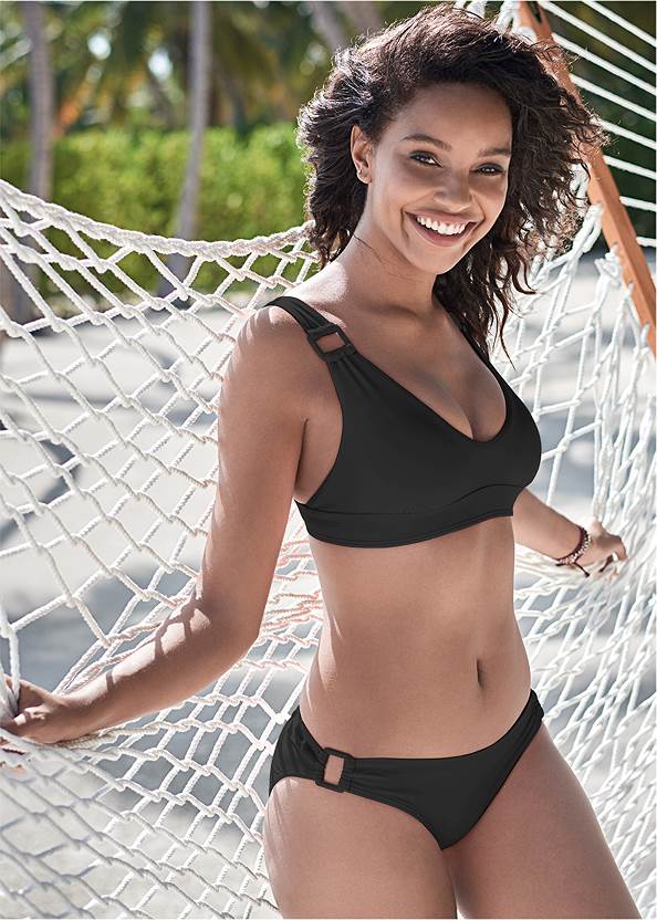 Hamptons Ring Top,Essential Bottom,Tie-Side Bottom,Classic Low-Rise Bottom ,Classic Scoop Front Bottom ,Classic Hipster Mid-Rise Bottom,High-Waist Bottom,Long Kimono Cover-Up,Tassel Hoop Earrings