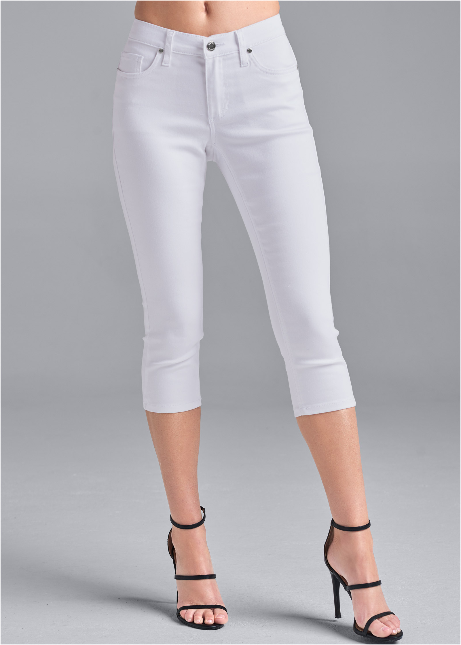 white capri jeans