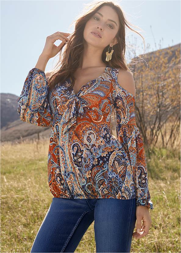 Cold-Shoulder Paisley Top,Skinny Jeans,Bootcut Jeans,Western Buckle Wrap Boots,Lace-Up Detail Boots,Quilted Chain Handbag