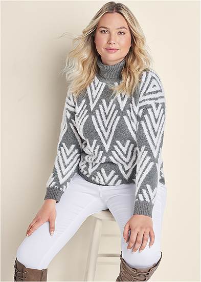 Plus Size Printed Eyelash Turtleneck Sweater