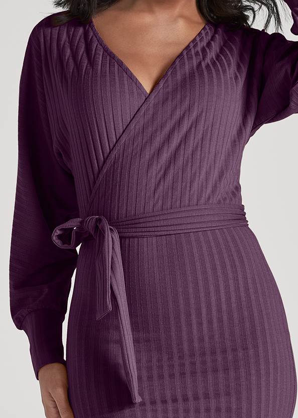 Detail front view Ribbed Tie-Front Dress