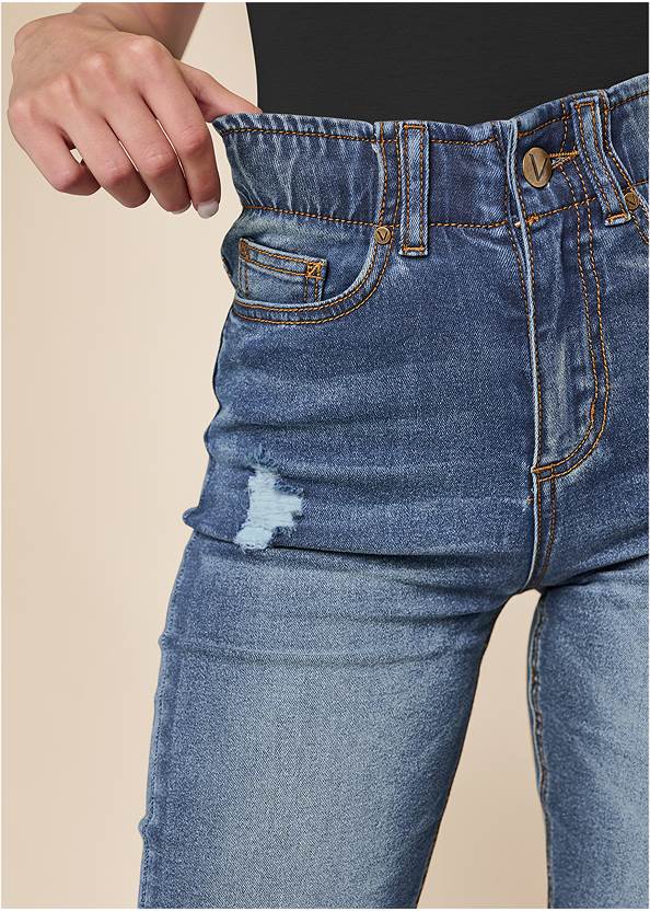 Detail front view Elastic Waistband Cuffed Jeans
