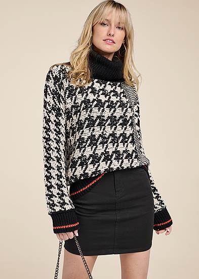 Chunky Knit Houndstooth Turtleneck Sweater