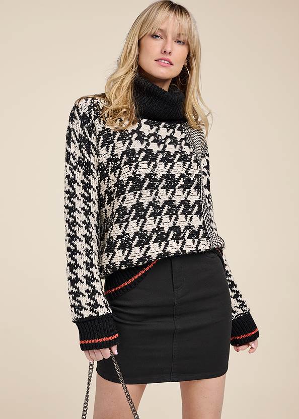 Front View Chunky Knit Houndstooth Turtleneck Sweater