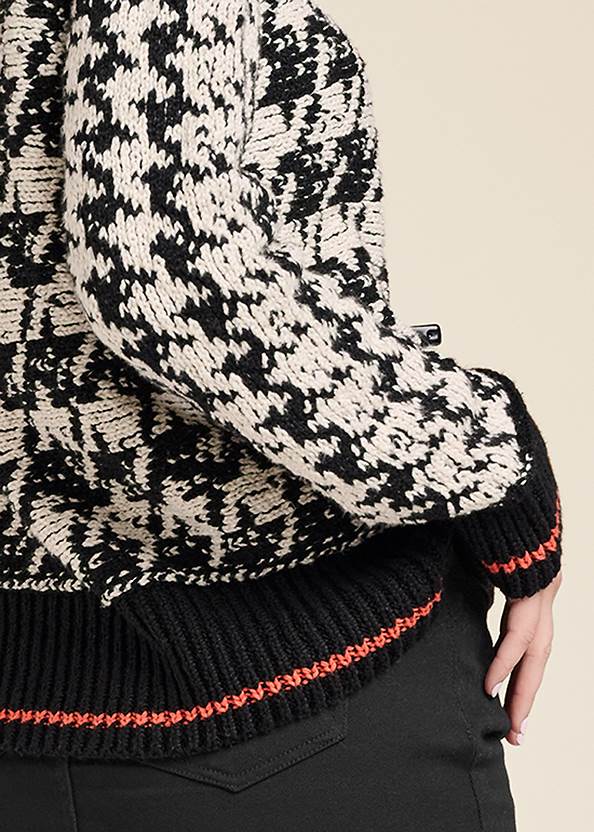 Detail back view Chunky Knit Houndstooth Turtleneck Sweater