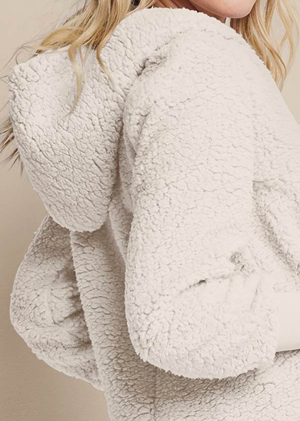 Detail back view Cozy Sherpa High-Low Jacket