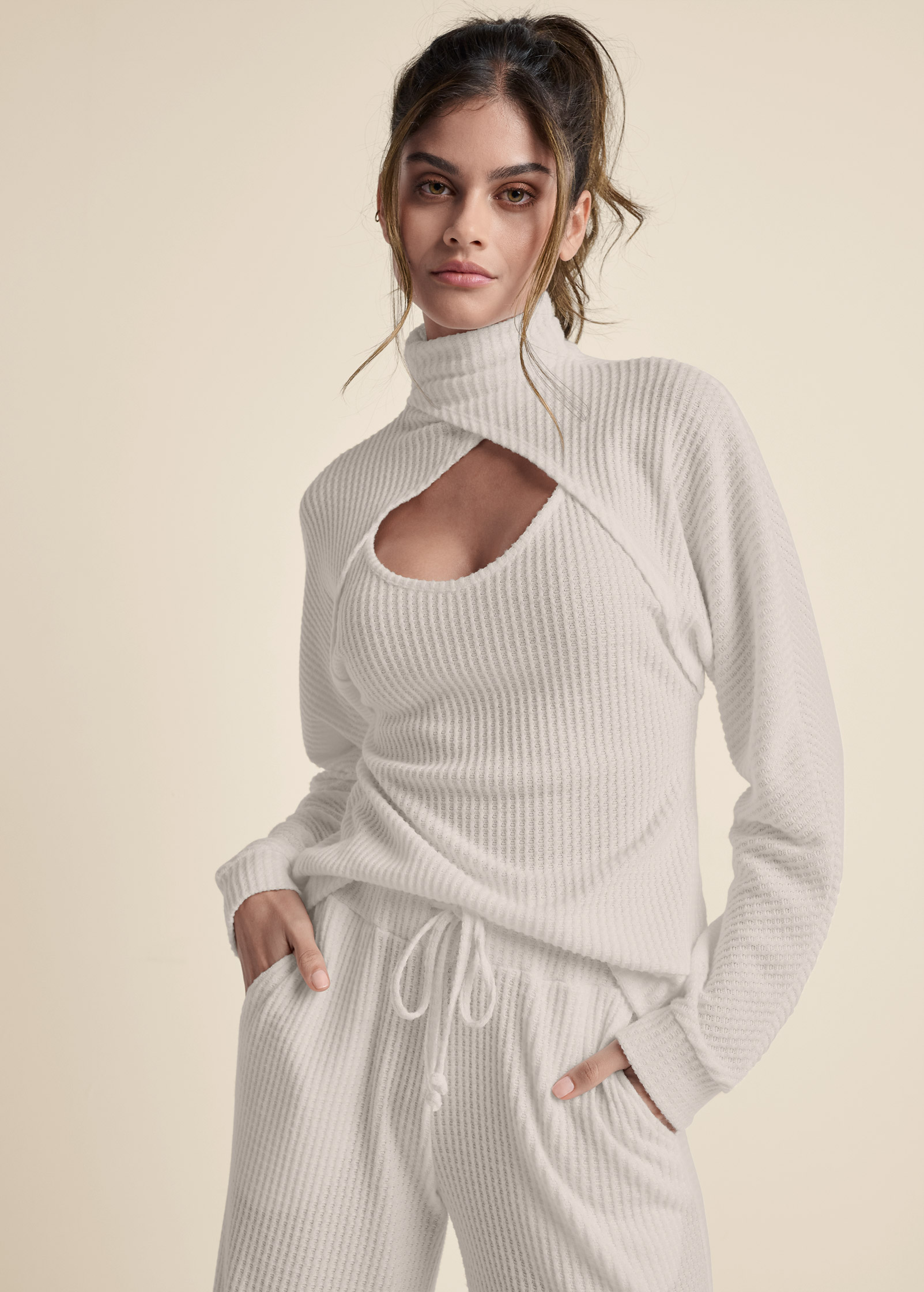 WRAP TURTLENECK KEYHOLE TOP in Oatmeal | VENUS