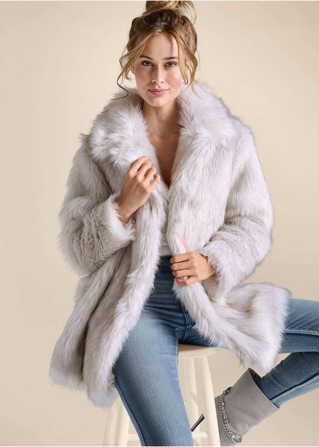 Women's Faux-Fur Trim Coat - Whisper White, Size 6 by Venus