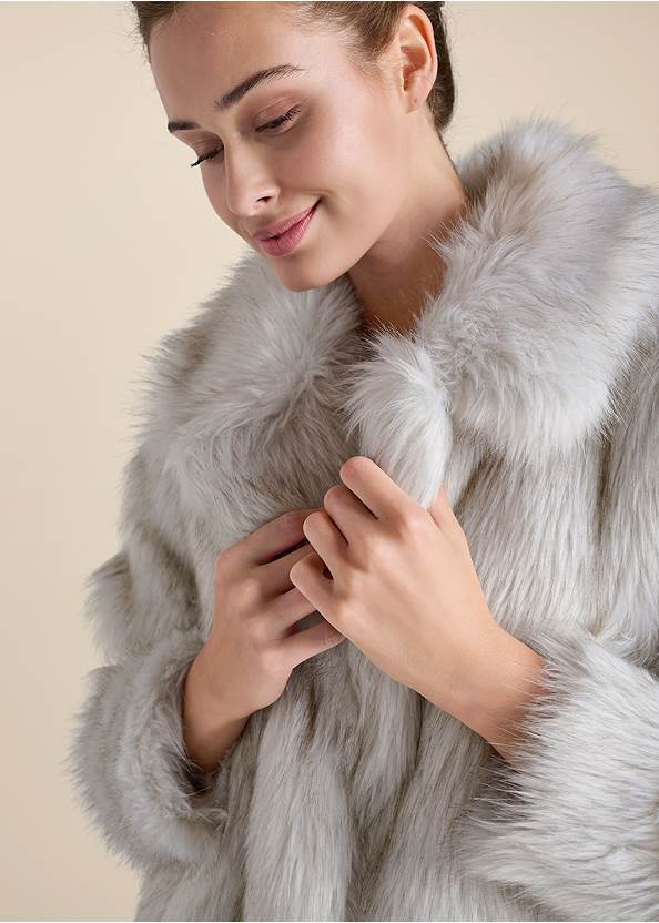 Detail  view Luxe Faux Fur Coat