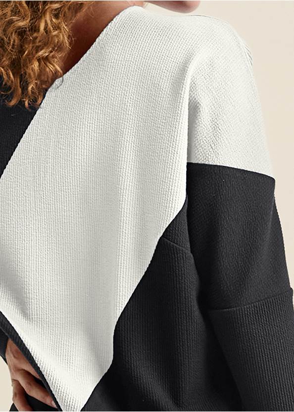 Detail back view Color Block Oversized Top