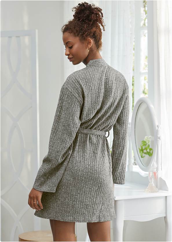 Cropped back view Cozy Robe
