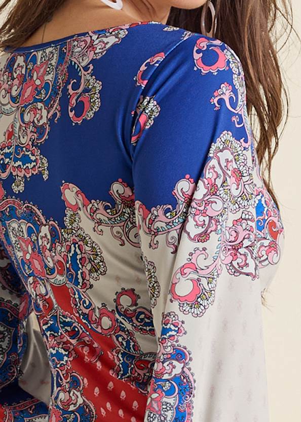 Detail back view Ruched Printed Top
