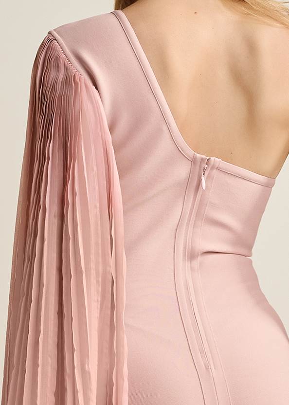Detail back view One-Shoulder Bandage Dress