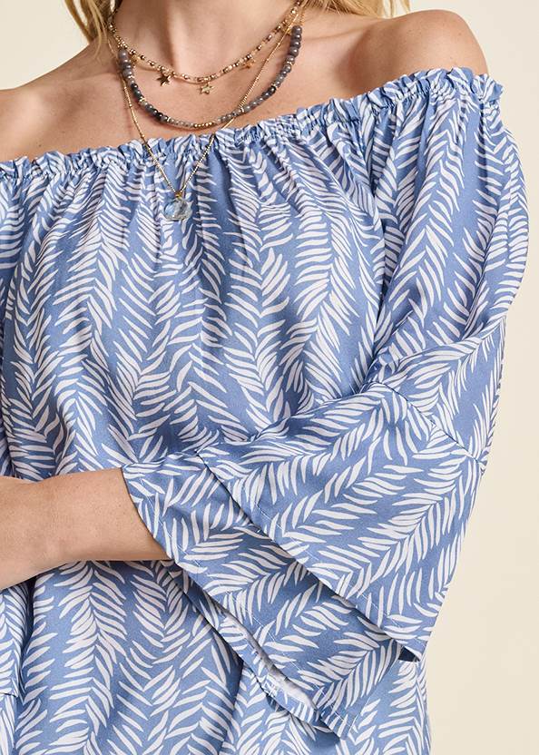 Detail front view Off-The-Shoulder Printed Top