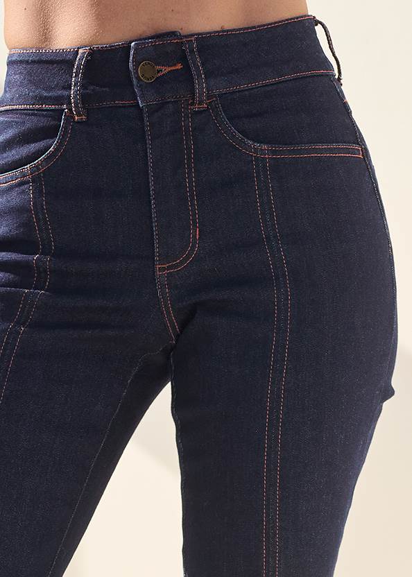 Detail front view Ruffle Slit Hem Jeans