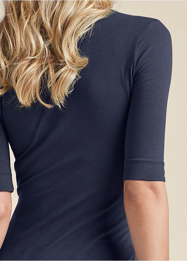 Long And Lean V-neck Tee In Navy 