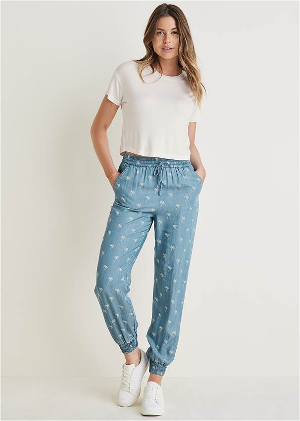 Printed Chambray Joggers,Crew Neck Tee,Casual Sneakers